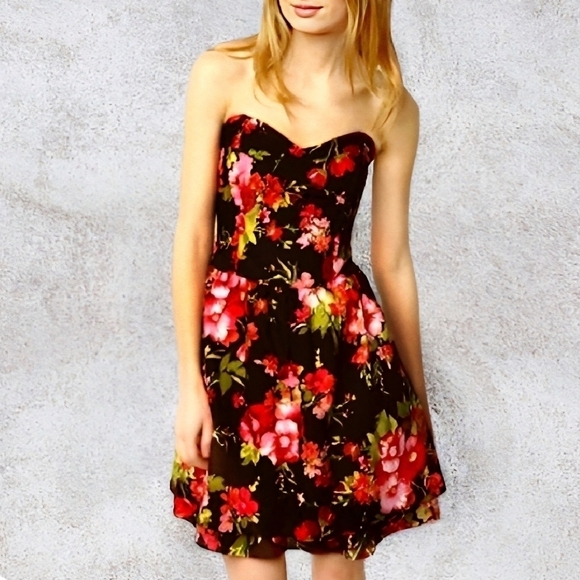 Kimchi Blue Floral Strapless Dress Sweetheart Neck - Picture 1 of 7